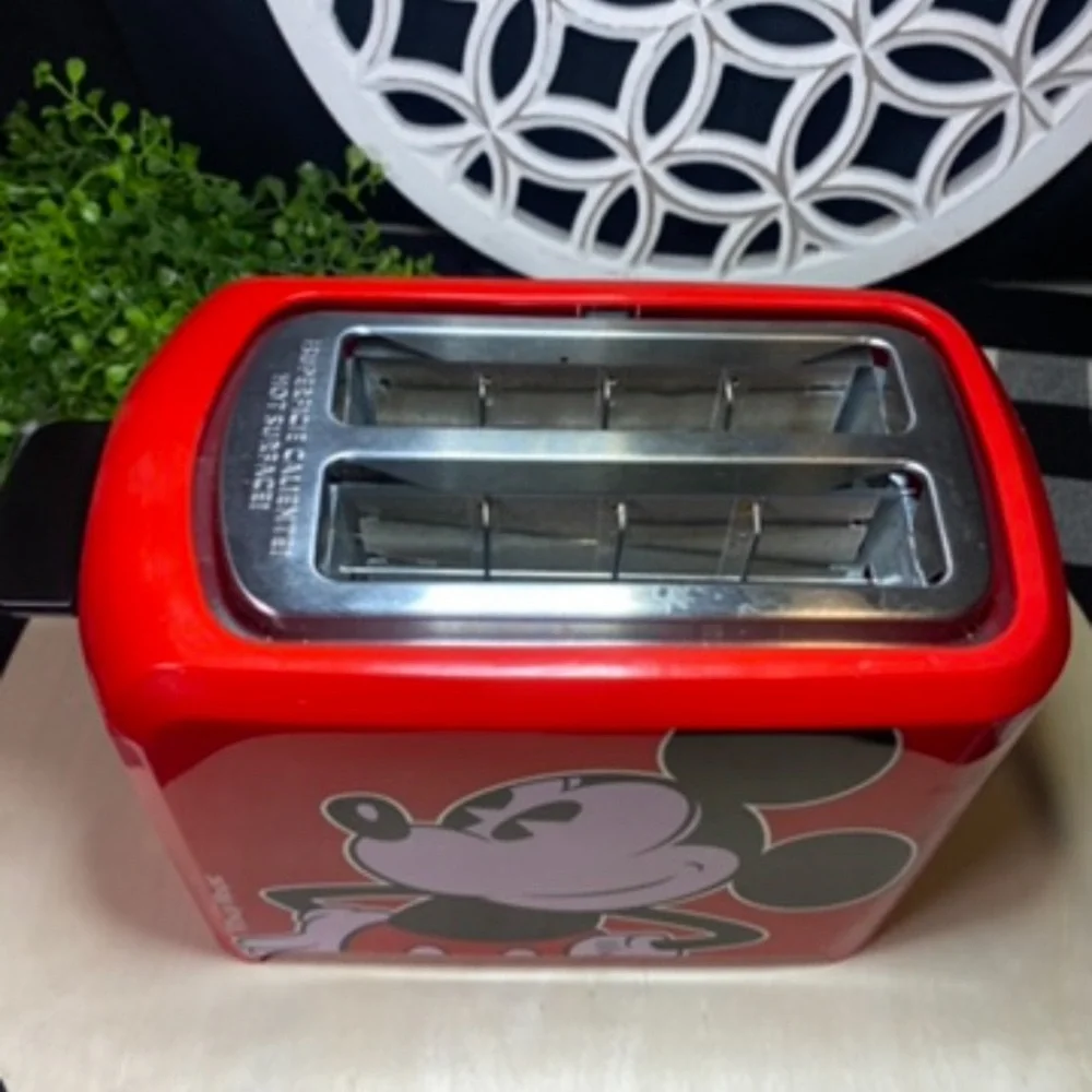Disney-Mickey Mouse 2-Slice‎ Toaster Leaves Mickey Mouse Imprint on Toast